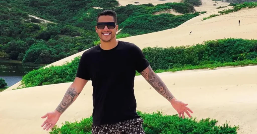 Felipe nas dunas de Porto Seguro,